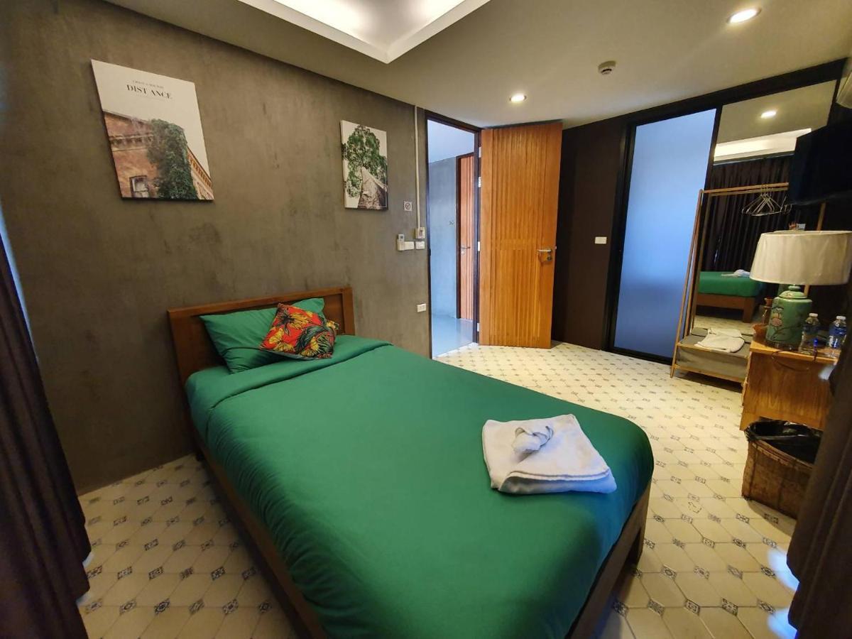 Baan Wualamphong บ้านวัวลำพอง Bangkok Exterior photo